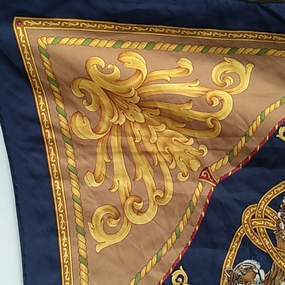 Salvatore Ferragamo Safari Tigers Gold Silk Scarf Vintage hand rolled edges - Picture 4 of 14